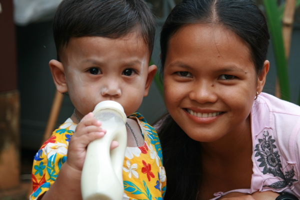 jane and boy in phong pa poom.JPG